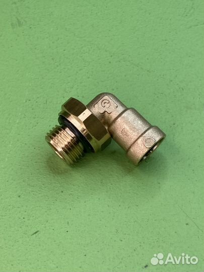 Штуцер угловой М16x1,5/8 95028M16