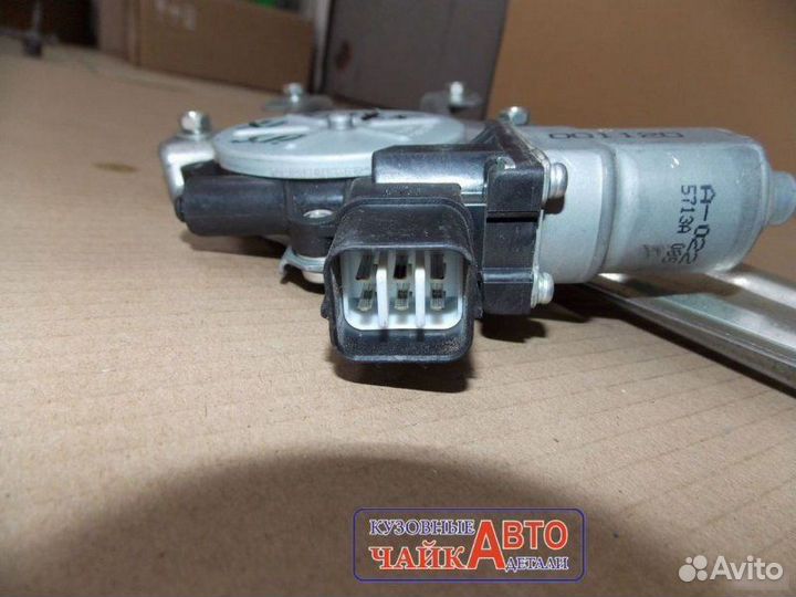 Стеклоподъемник задний правый Mitsubishi Outlander