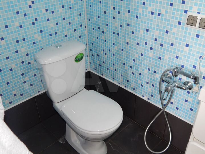 Комната 18 м² в 8-к., 1/3 эт.