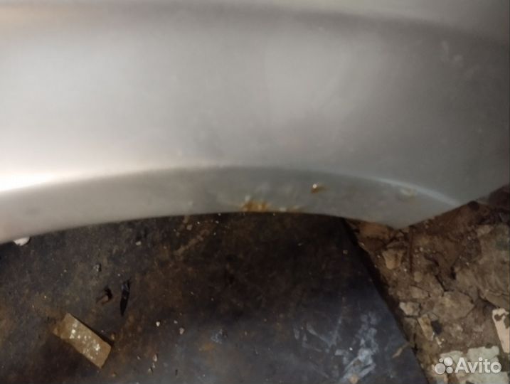 Крыло правое переднее avensis 270