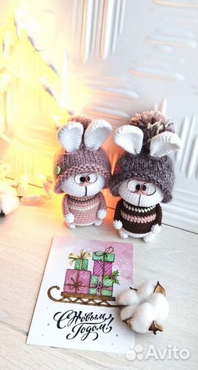 Зайчики ручной работы/ вязаный символ 2023 года