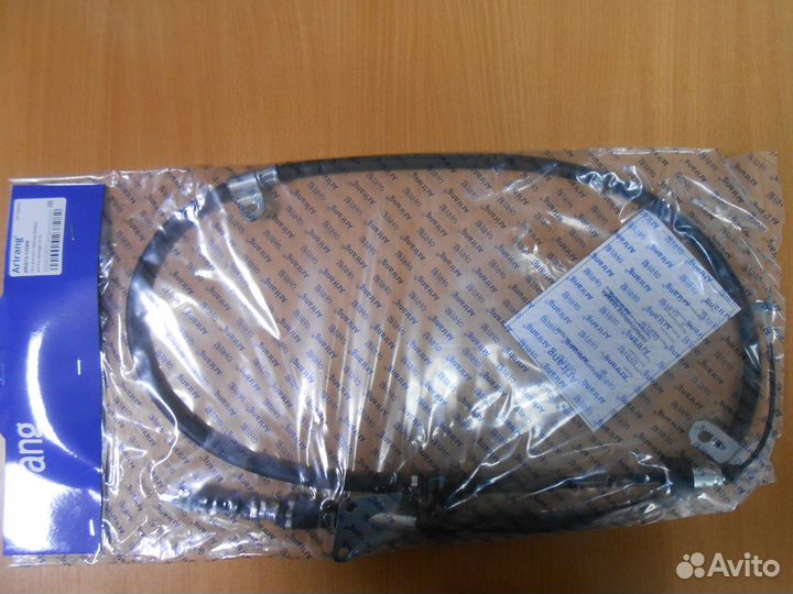 Трос ручника правый Киа Спортаж 3 (2WD)