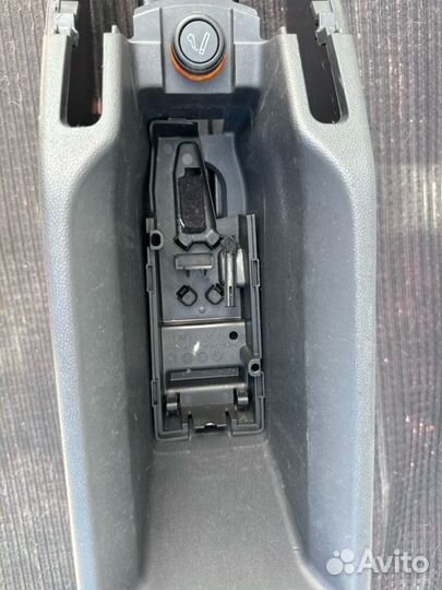 Подлокотник Opel Zafira A05 Z18XER 2010