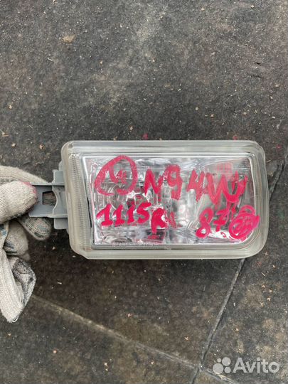 Фара противотуманная Mitsubishi Chariot N94W