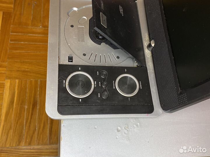 Портативный DVD-плеер Hyundai H-lcdvd908t