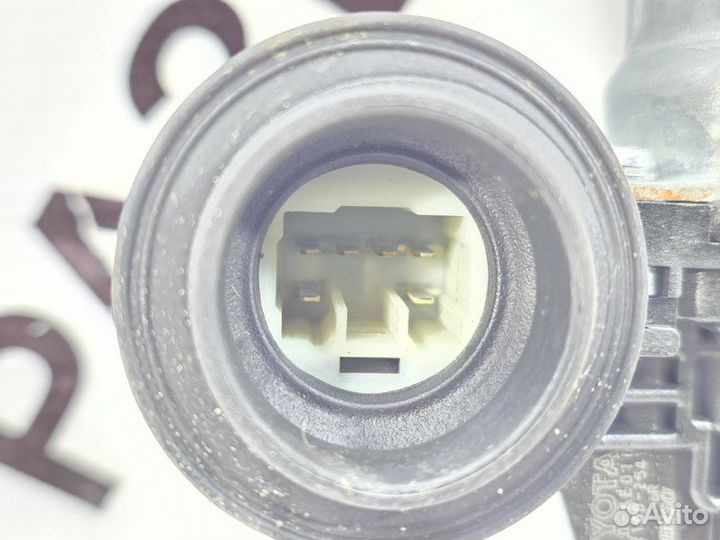 Моторчик стеклоподъемника задний левый Toyota