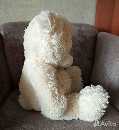 Большой плюшевый мишка поёт песенку