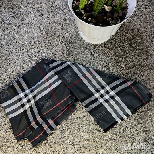 Шаль Burberry