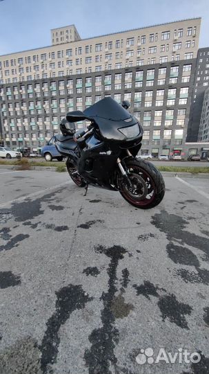 Kawasaki ZX9R