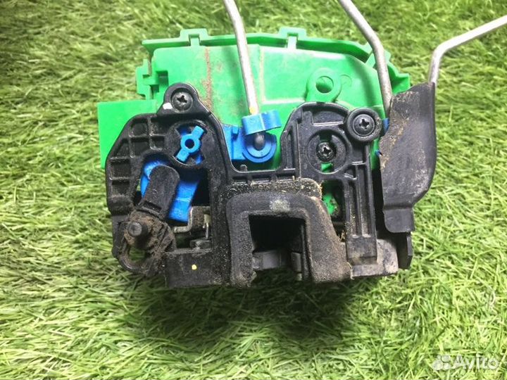 Замок двери задний правый Hyundai Solaris G4FC