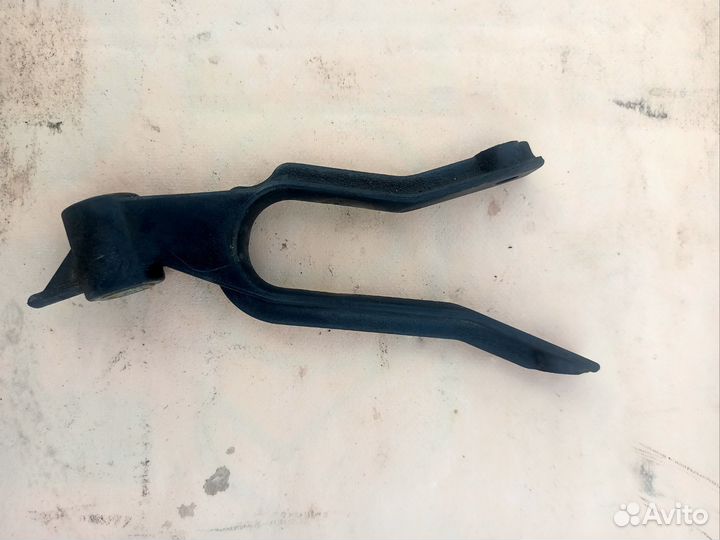 Кронштейн радиатора opel astra h