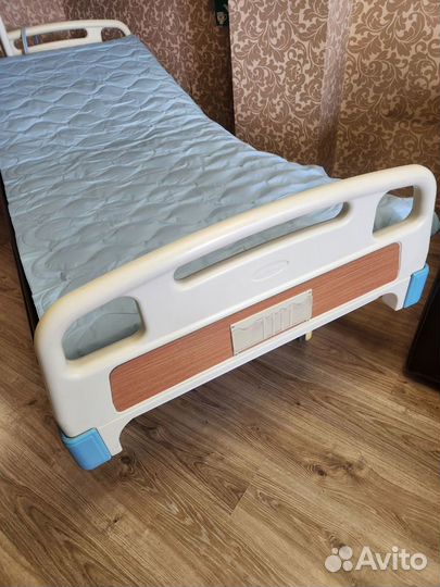 Медицинская кровать для лежачих больных