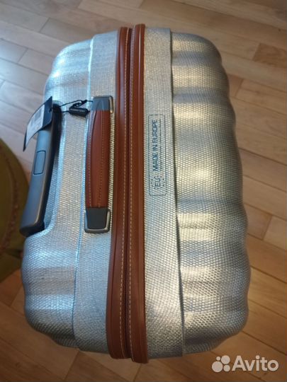 Чемодан на колесах samsonite L