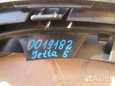 Бампер передний Volkswagen Jetta 5 2006-2010