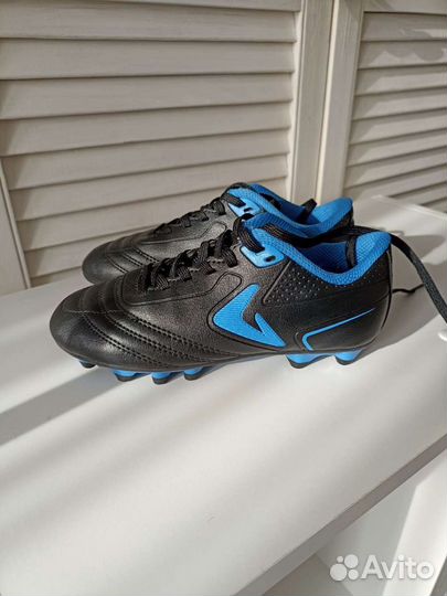 Бутсы и щитки Demix