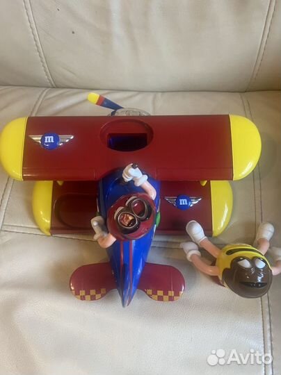 Самолет m&ms из дьюти фри