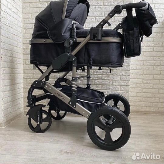 Коляска новая