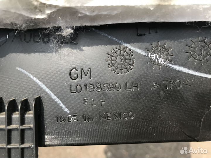 Обшивка стойки левая Cadillac SRX II 09-16