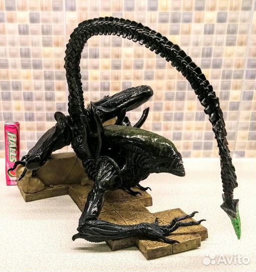 Фигурка Чужого из фильма Чужой против Хищника