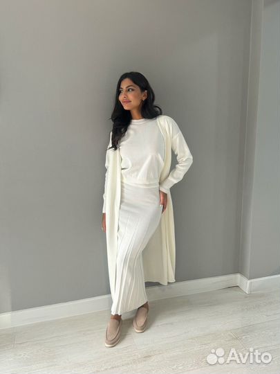 Трикотажный костюм с юбкой