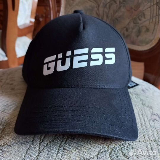 2 бейсболки Guess