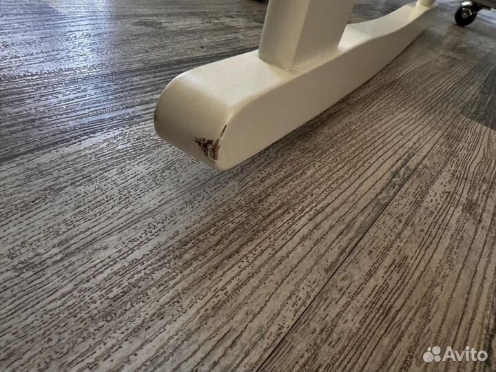 Детская кроватка с маятником