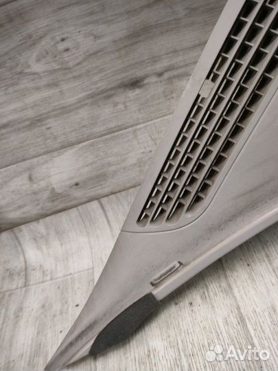 Обшивка салона задняя левая Renault Megane LM2Y