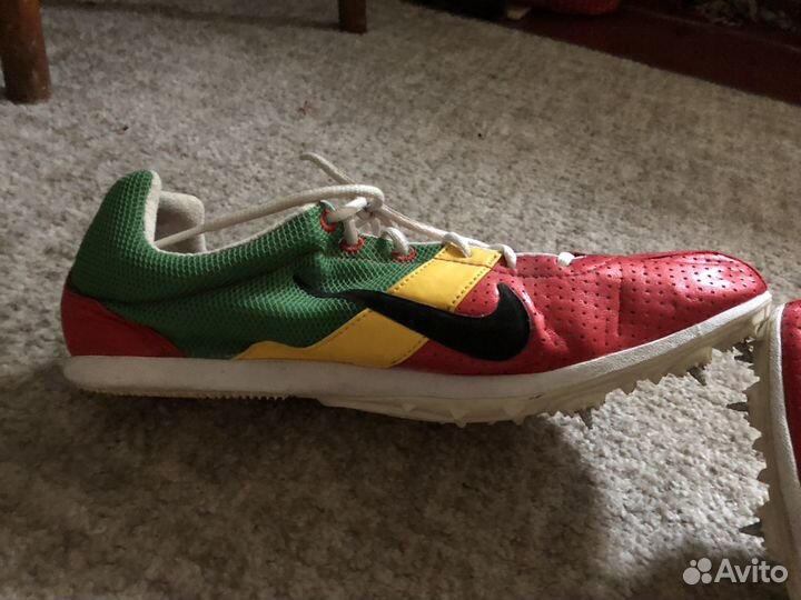 Шипованные кроссовки