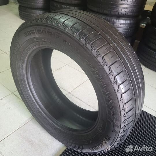 Nokian Tyres Hakka Blue SUV 235/60 R17 102V