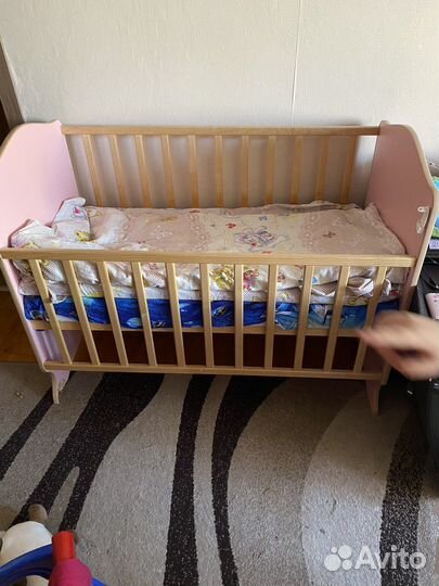 Детская кровать с маятником