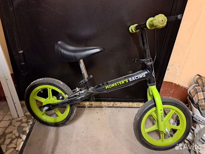 Беговел monster rasing с ручным тормозом