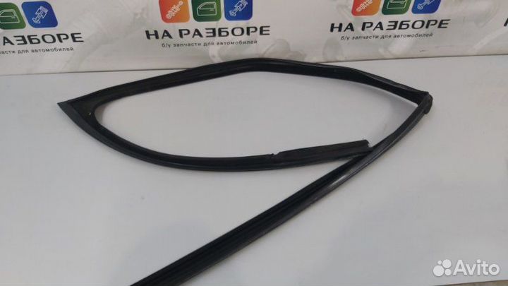 Уплотнительная резинка стекла двери передняя