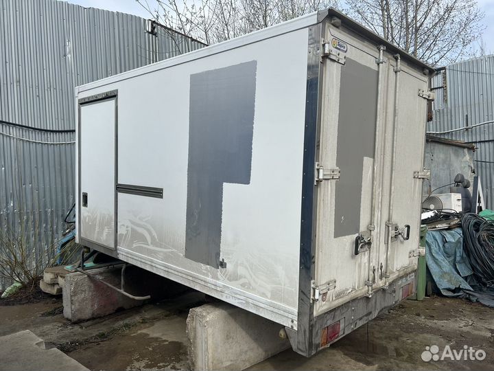 Будка с рефрижератором