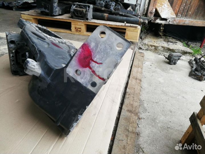 Кронштейн рессоры передней левой Mercedes-Benz