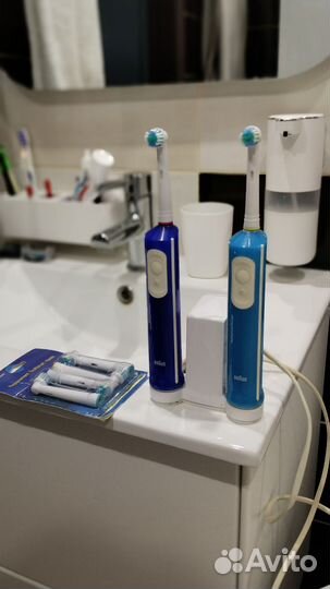 Комплект электрических зубных щеток Braun с блоком