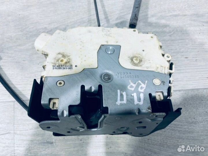 Замок двери передний правый Land Rover Range Rover