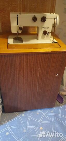 Швейная машина Чайка 143