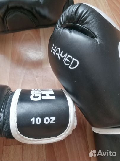 Боксерские перчатки, шлем