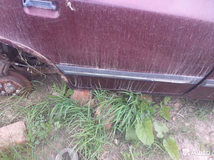 Задний правый молдинг Ford Scorpio