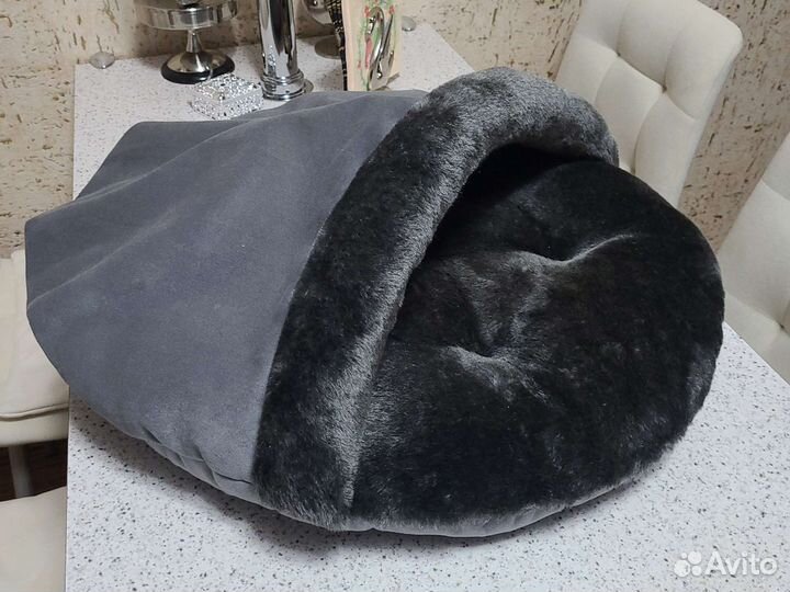 Лежанка для кошек новая