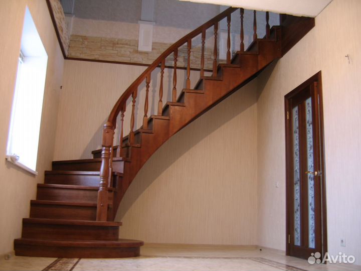 Изготовление деревянных лестниц на заказ