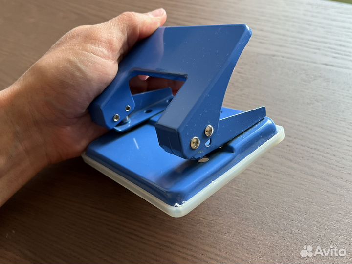 Дырокол на 2 отверстия