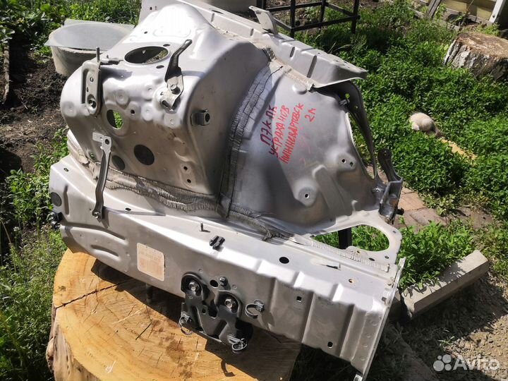 Стакан (лонжерон) Lexus GS300