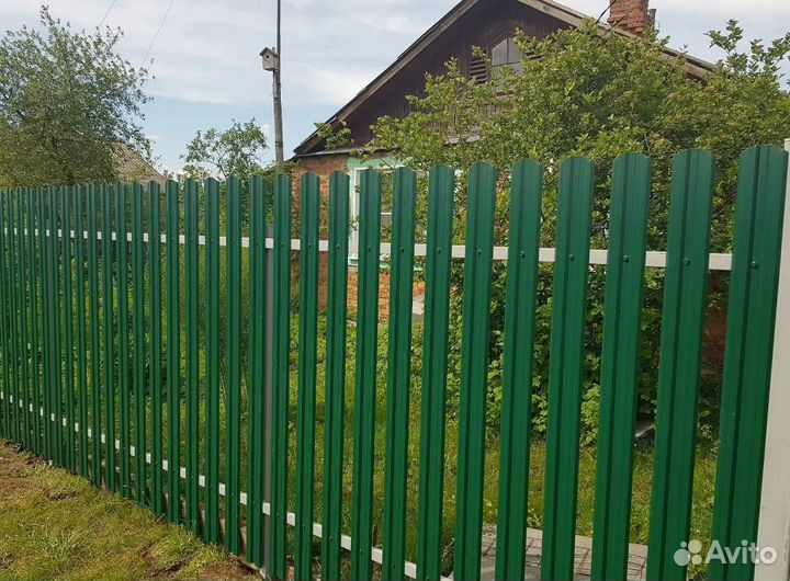 Забор из евроштакетника цена за метр быстро