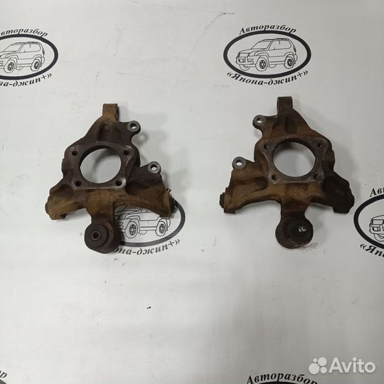 Кулак поворотный задний Lexus RX 300 350 400 xu30