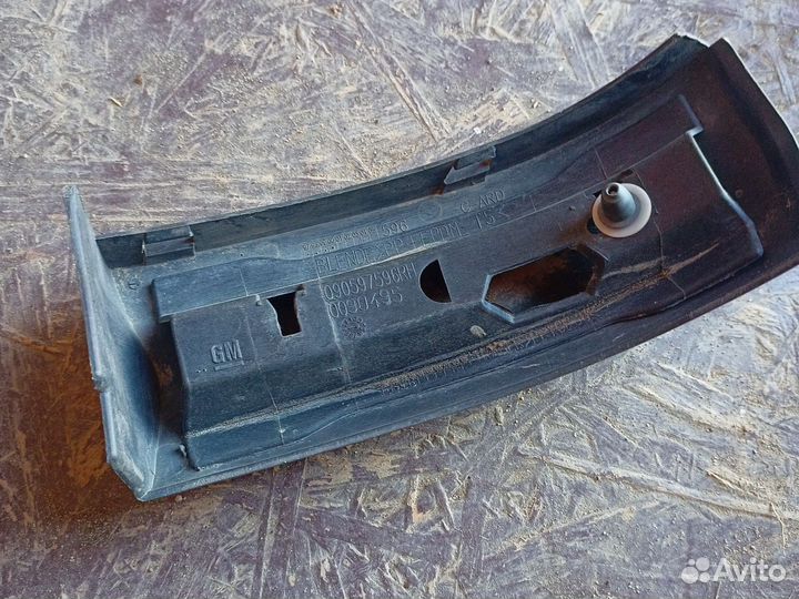 Накладка заднего бампера правая 090597596RH Zafira