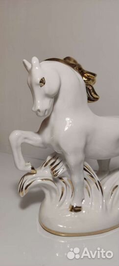 Фарфоровая статуэтка 