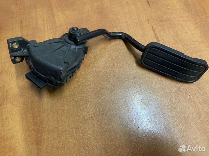 Педаль газа VW Sharan / Ford Galaxy 1,9 TDI