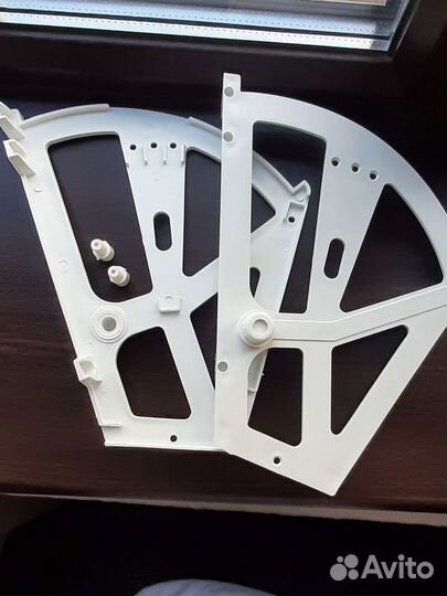 Поворотное устррйство для обувницы