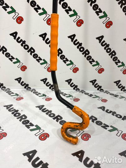 Держатель капота Skoda Octavia A7 1 2013